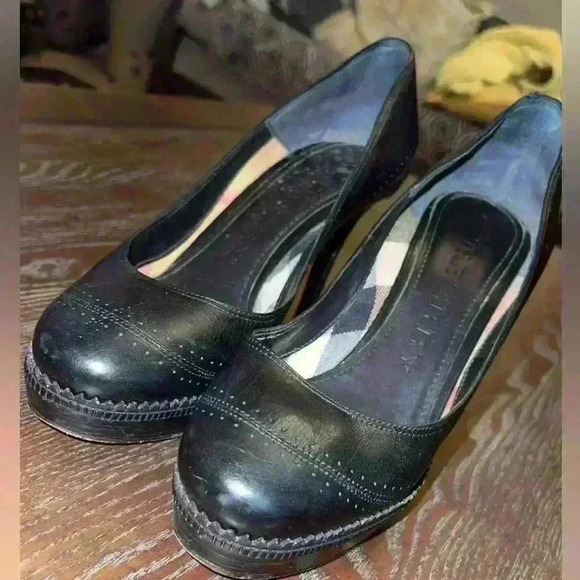 Burberry Black Leather Platform Pumps Size 39 - PREOWNED - Picture 3 of 10